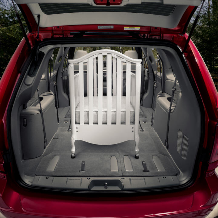 2005 Chrysler town and country cargo space #2